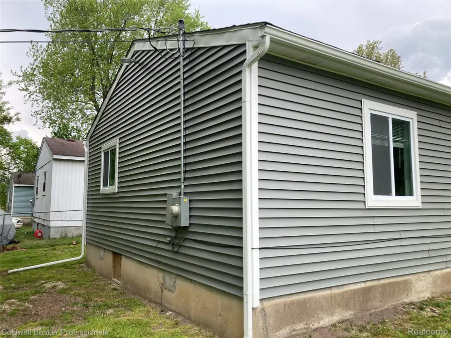 63 Parkdale Avenue, Pontiac, MI 48340 - #3