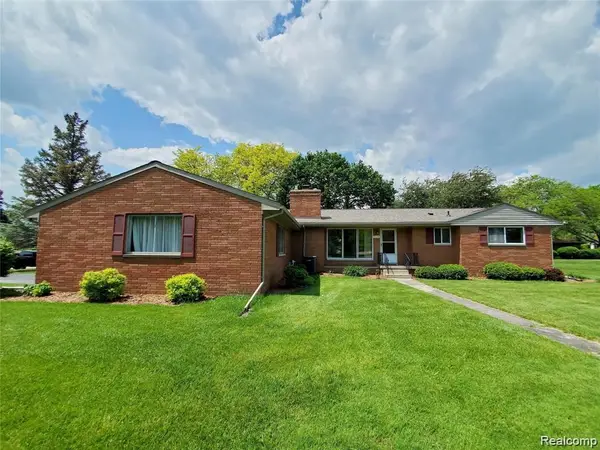 7124 Elmwood Drive, GrandBlanc, MI 48439