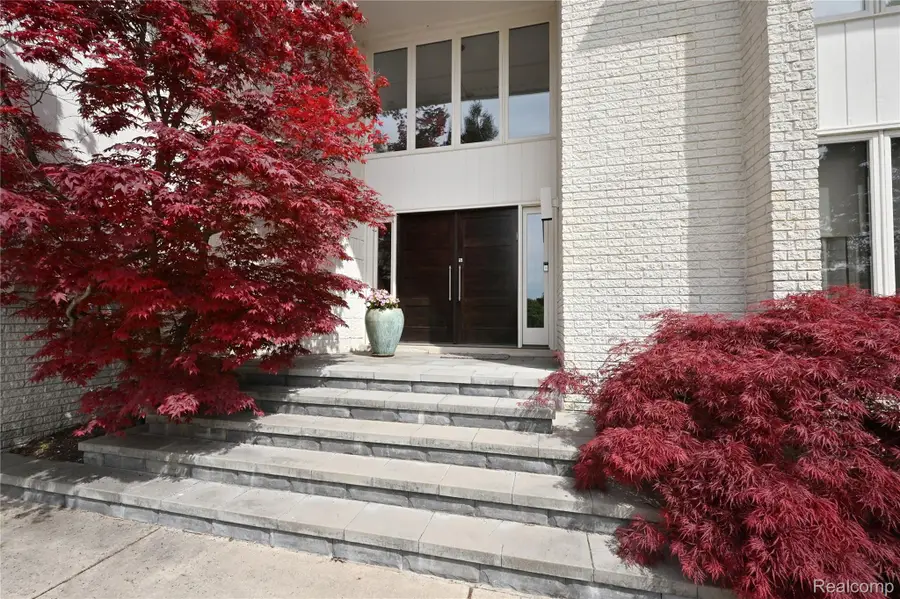 3202 Shadydale Court, West Bloomfield, MI 48323 - #2