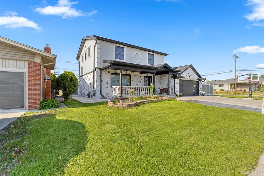 27006 Kingswood Drive, Dearborn Heights, MI 48127 - #2