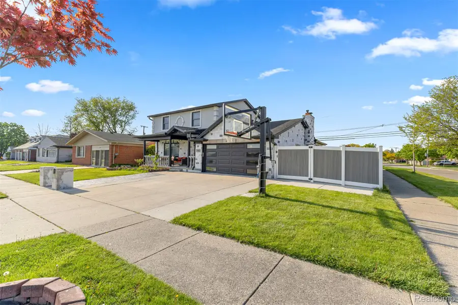 27006 Kingswood Drive, Dearborn Heights, MI 48127 - #3