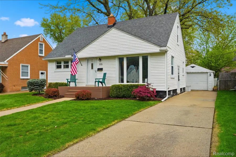 355 Gargantua Avenue, Clawson, MI 48017 - #2