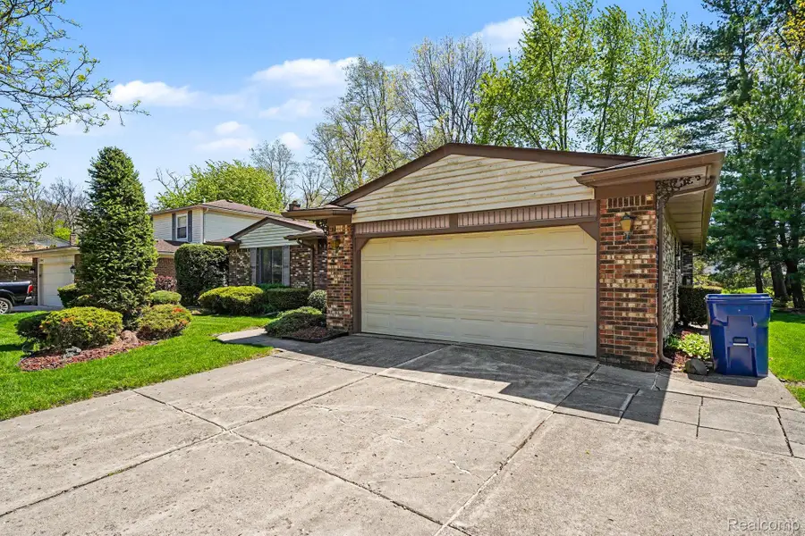 46869 Spinning Wheel Drive, Canton, MI 48187 - #2