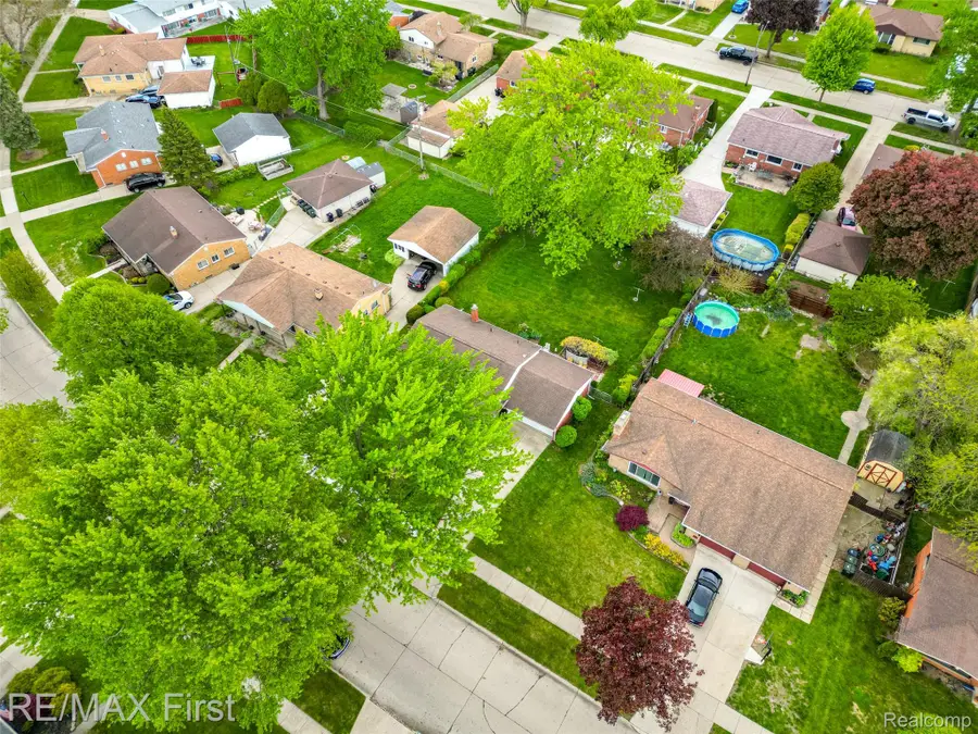 8860 Kidley Drive, Sterling Heights, MI 48314 - #2