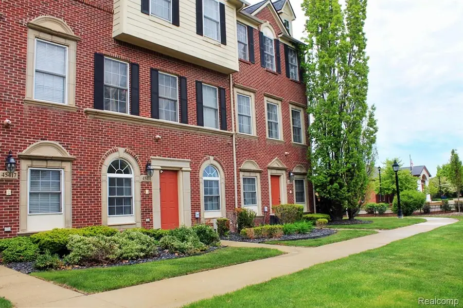 45411 N Stonewood Road, Canton, MI 48187 - #2