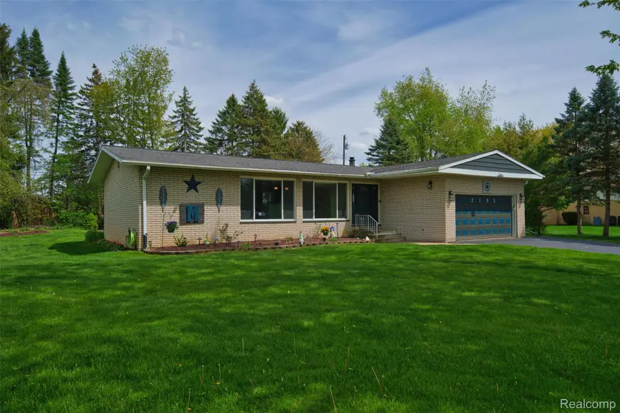2195 Strader Drive, West Bloomfield, MI 48324 - #2