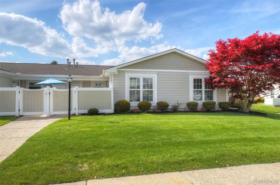 39887 Village Wood Lane, Novi, MI 48375 - #3