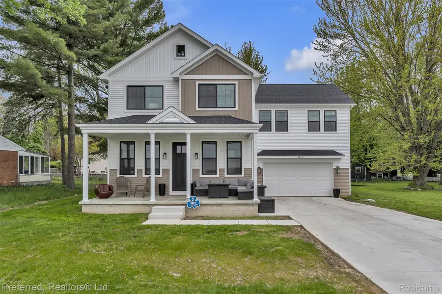 5264 Cooley Lake Road, Waterford, MI 48327 - #3