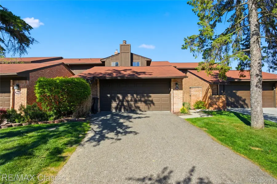 3961 Chablis Street, West Bloomfield, MI 48323 - #2
