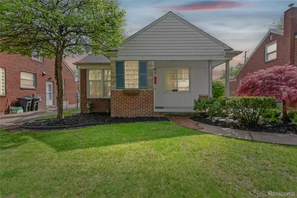 21610 Prestwick Avenue, HarperWoods, MI 48225