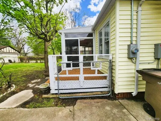 80 E Iroquois Road, Pontiac, MI 48341 - #2