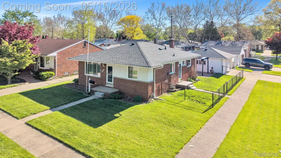8610 N Evangeline Street, Dearborn Heights, MI 48127 - #3