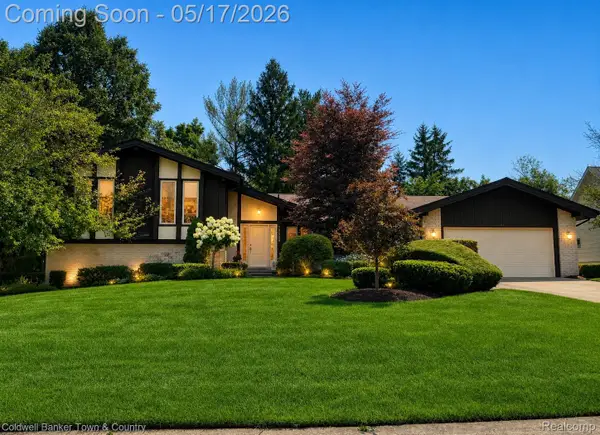 31128 Applewood Lane, Farmington, MI 48331
