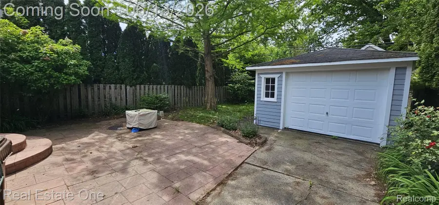 2073 Roslyn Road, Grosse Pointe Woods, MI 48236 - #2