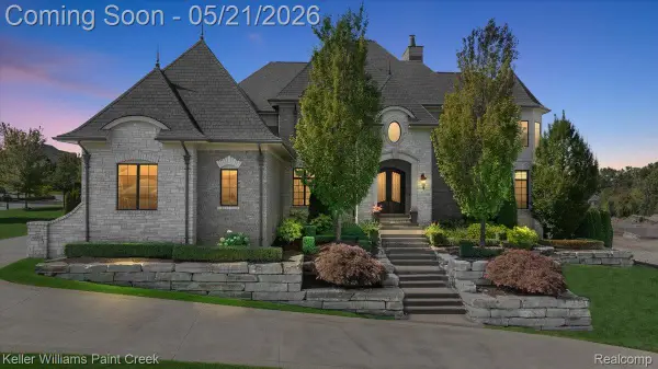 4838 Pinecrest Court, Rochester, MI 48306