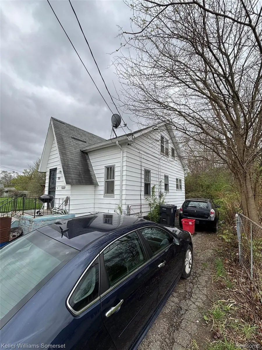 766 E Austin Avenue, Flint, MI 48505 - #3