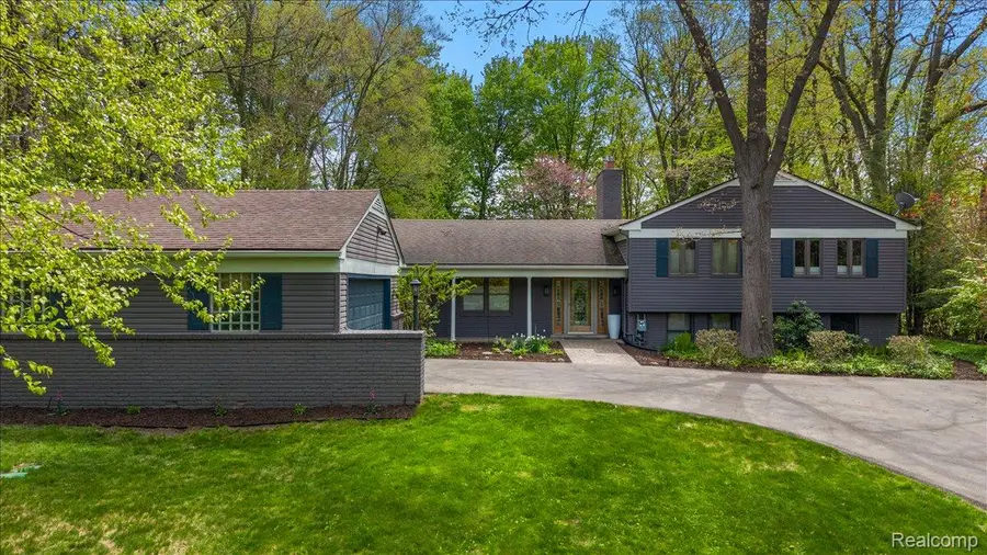 28455 Wellington Street, Farmington, MI 48334 - #3