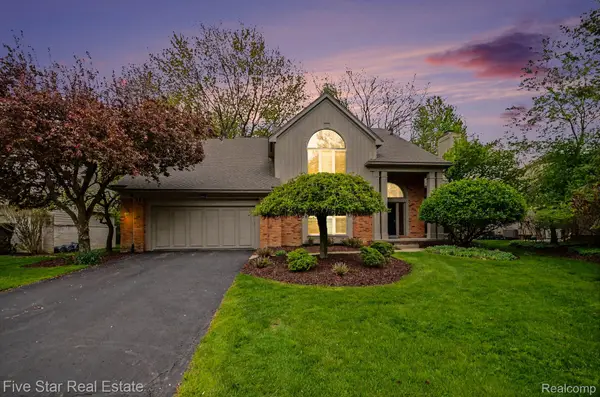 4689 Mirror Lake Drive, WestBloomfield, MI 48323