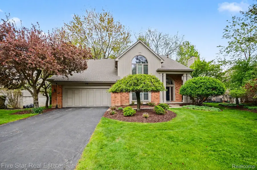 4689 Mirror Lake Drive, West Bloomfield, MI 48323 - #2