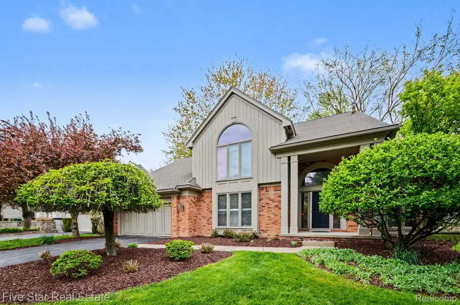 4689 Mirror Lake Drive, West Bloomfield, MI 48323 - #3