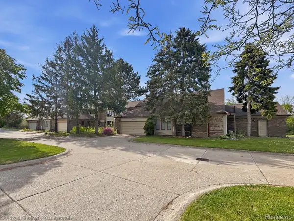 13730 Plumbrook, SterlingHeights, MI 48312