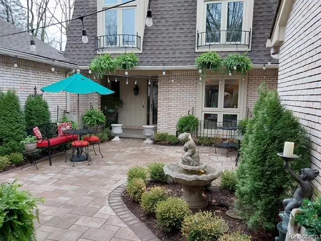 1243 Woodcrest Circle, Bloomfield, MI 48304 - #1
