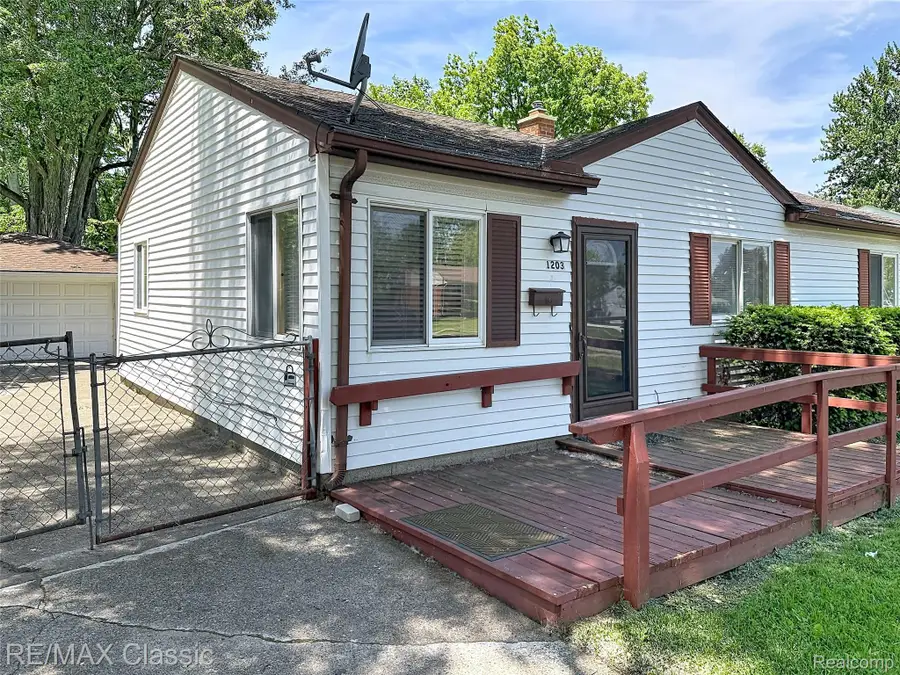 1203 Gilman Street, Garden City, MI 48135 - #2