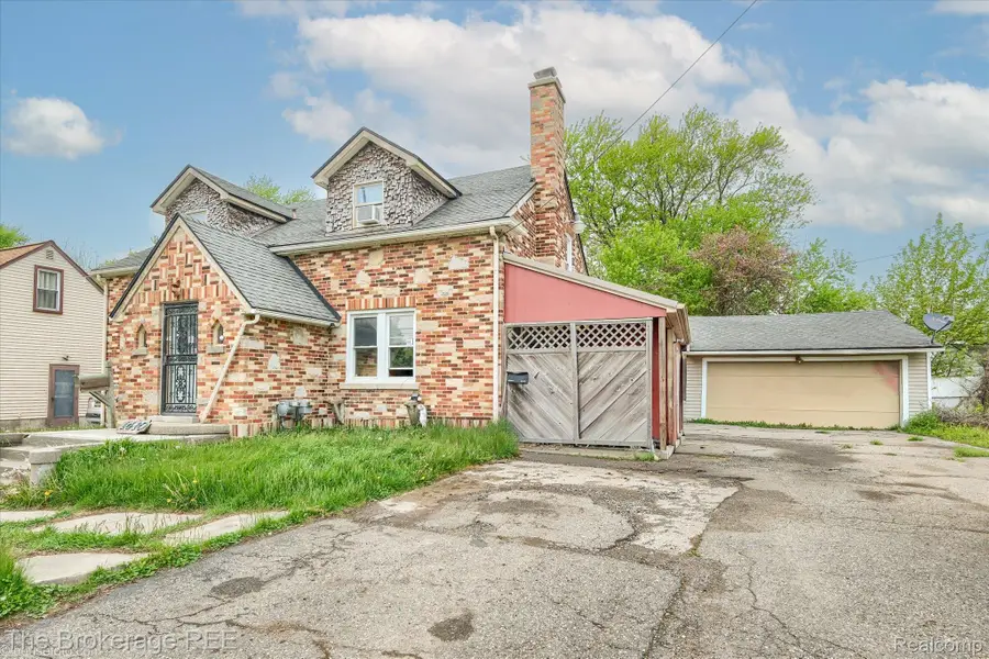 1410 W Atherton Road, Flint, MI 48507 - #2