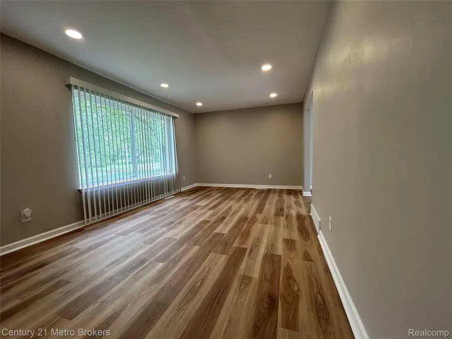 2914 E Pierson Road, Flint, MI 48506 - #3