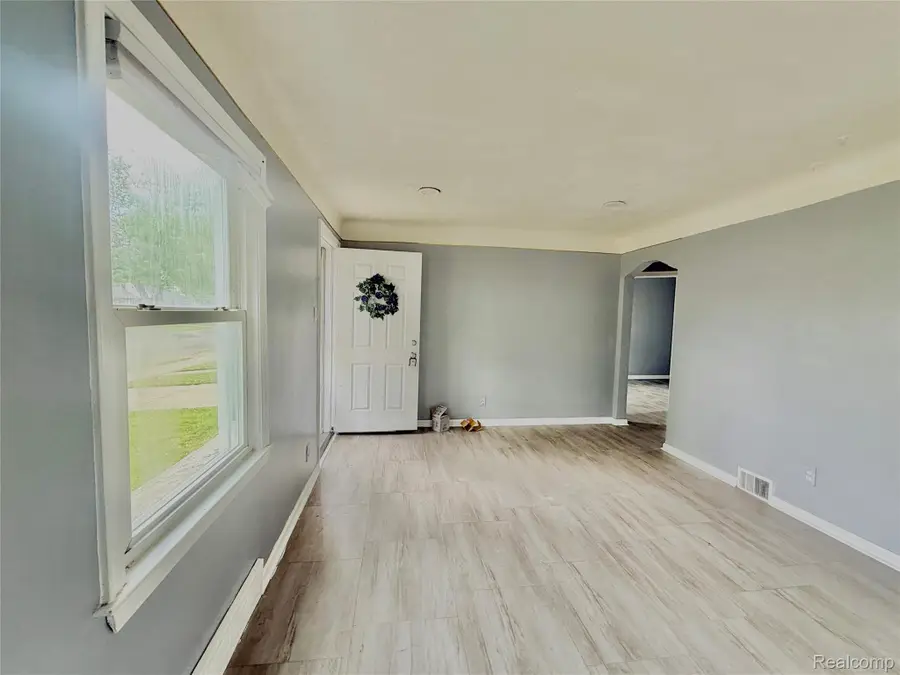 14902 Oconnor Avenue, Allen Park, MI 48101 - #3