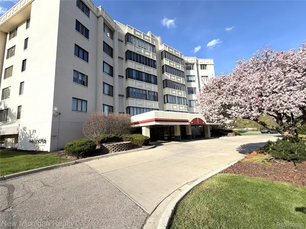 43000 12 Oaks Crescent Drive #2033, Novi, MI 48377