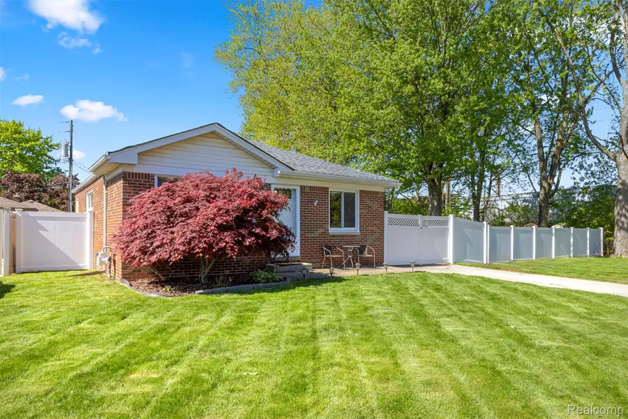 16187 Regina Avenue, Allen Park, MI 48101 - #2