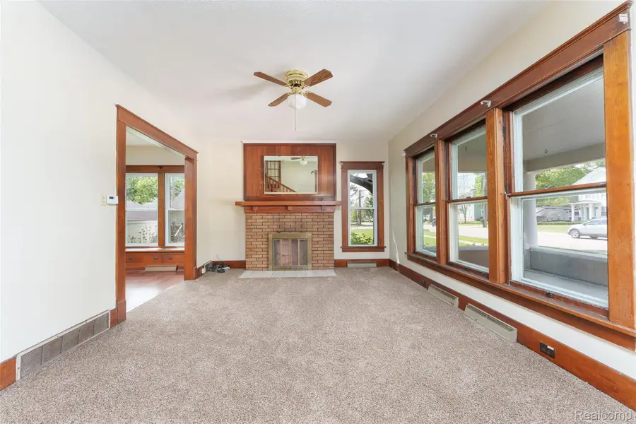 712 E Grand River Avenue, Fowlerville, MI 48836 - #3