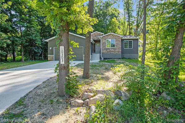 10303 Nine Mile Road, WhitmoreLake, MI 48189