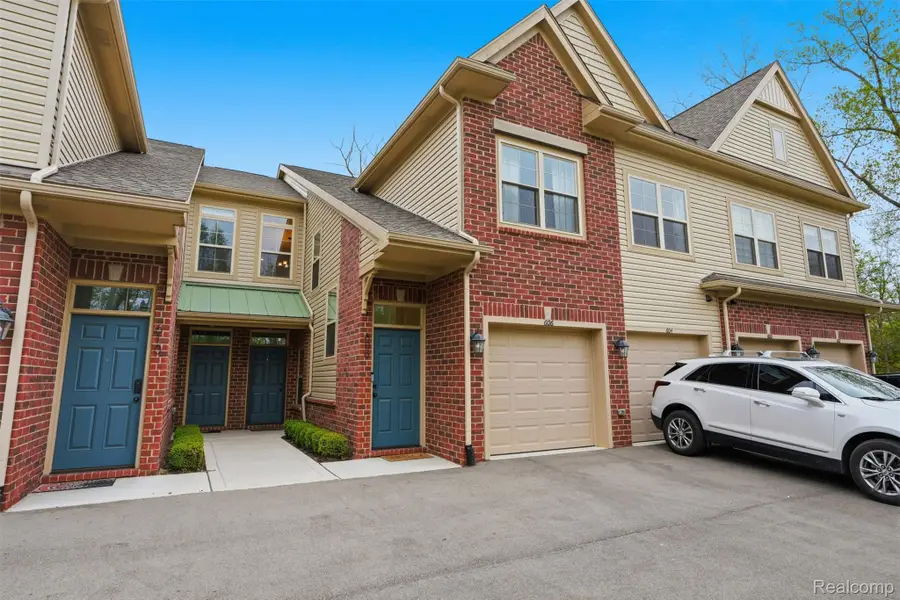 606 Pointe Drive, Walled Lake, MI 48390 - #2