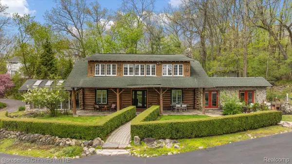 4880 Algonquin Boulevard, Clarkston, MI 48348
