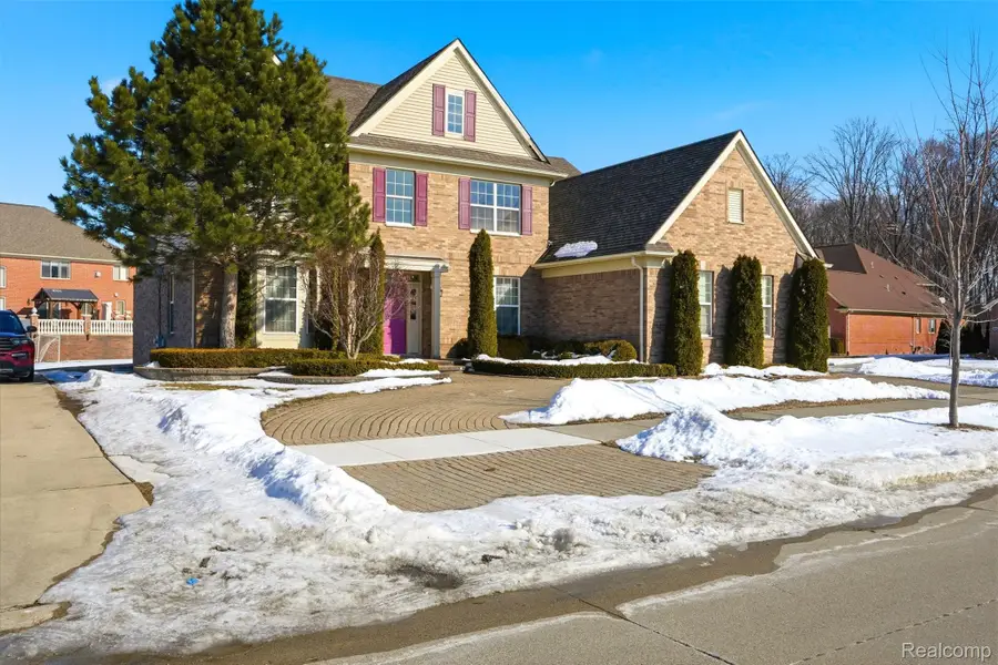 42575 Silverwood Drive, Sterling Heights, MI 48314 - #2