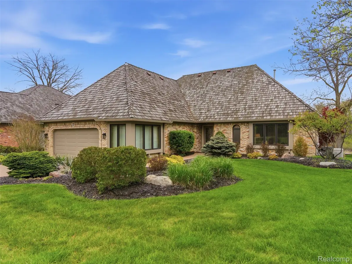 23 Chateaux Du Lac, Fenton, MI 48430 - #1