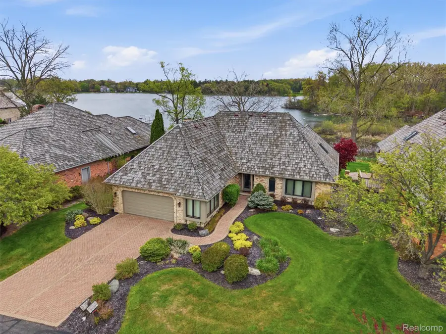 23 Chateaux Du Lac, Fenton, MI 48430 - #3