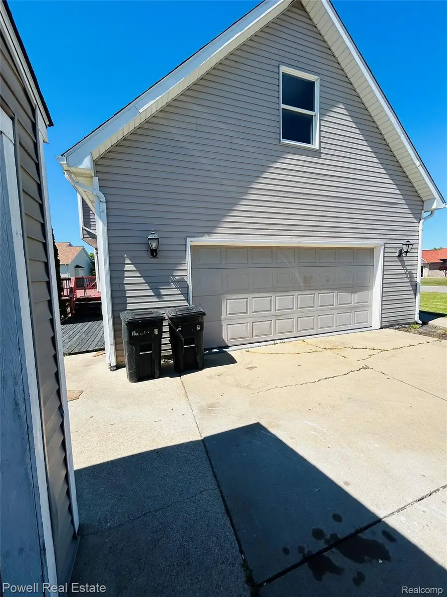 2335 Pebble Creek Drive N, Flushing, MI 48433 - #2
