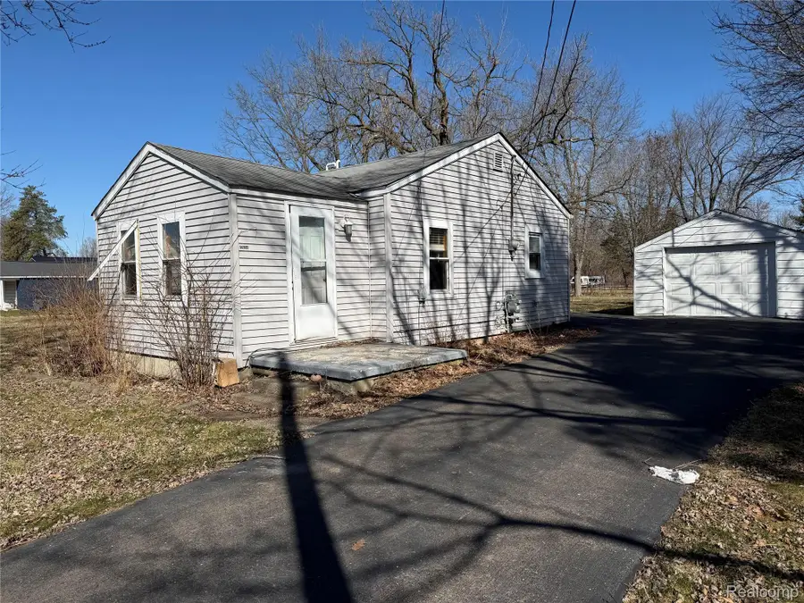 1038 W Pine Avenue, Mount Morris, MI 48458 - #2