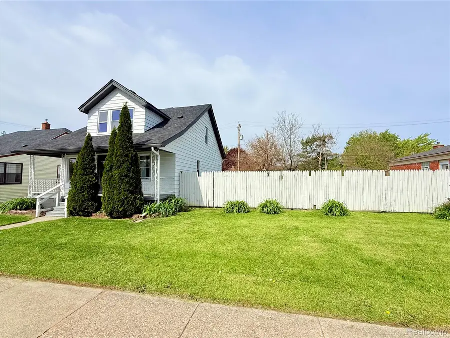 23027 Tuscany Avenue, Eastpointe, MI 48021 - #3