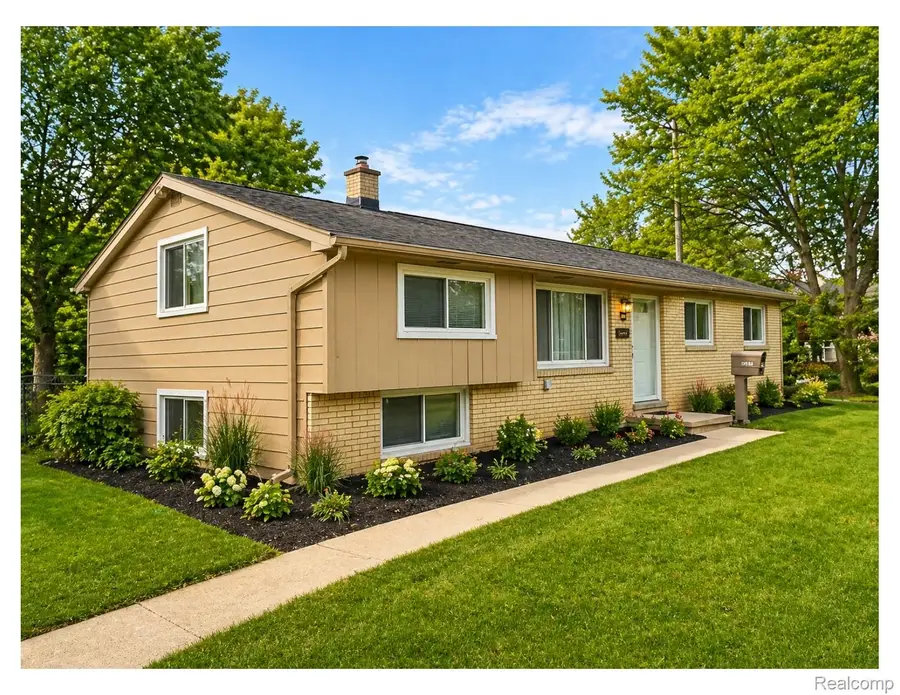 11360 Deno Court, Sterling Heights, MI 48314 - #2