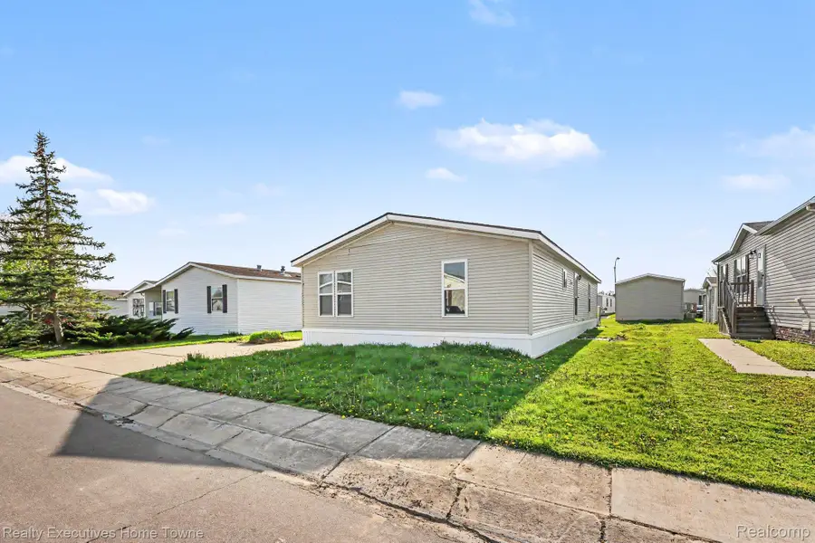 59587 Susan Ln N., Lenox, MI 48048 - #3