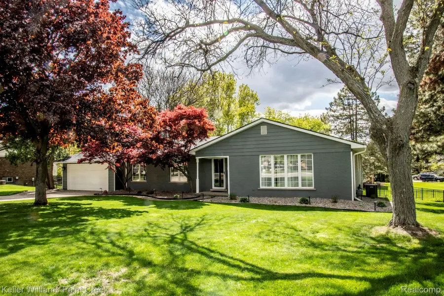 939 Biggers Court, Rochester Hills, MI 48309 - #2