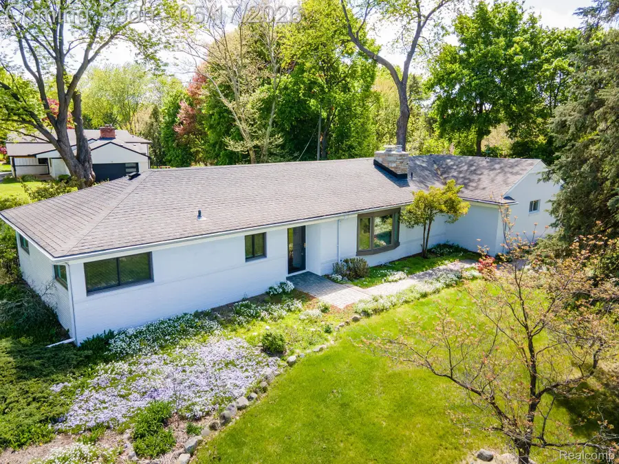 109 Bowdoinhill Drive, Rochester Hills, MI 48309 - #2