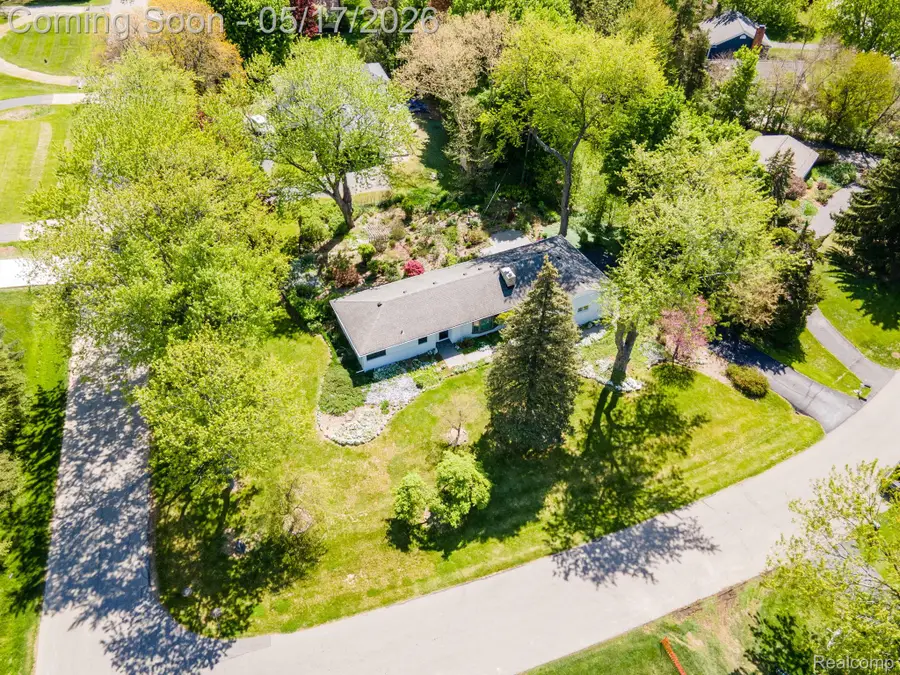 109 Bowdoinhill Drive, Rochester Hills, MI 48309 - #3