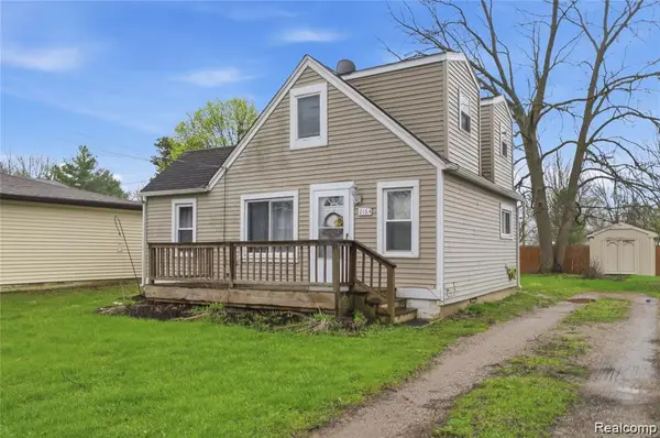 2164 Savoy Avenue, Burton, MI 48529