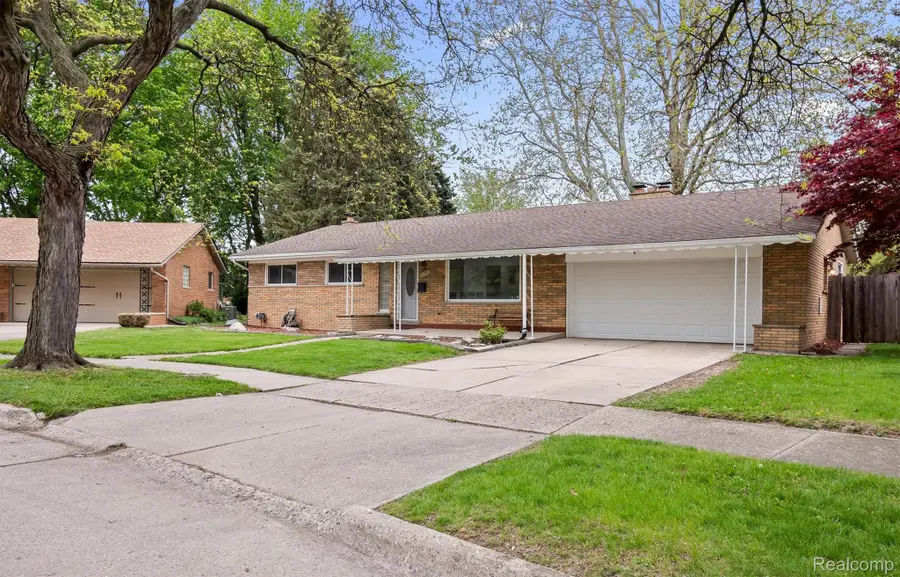 11215 Chippewa Drive, Warren, MI 48093 - #2