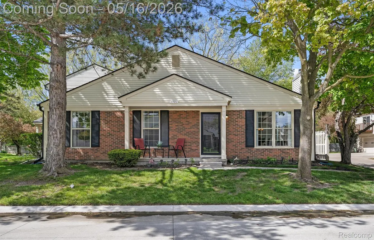 1501 Dover Hill N, Walled Lake, MI 48390 - #1